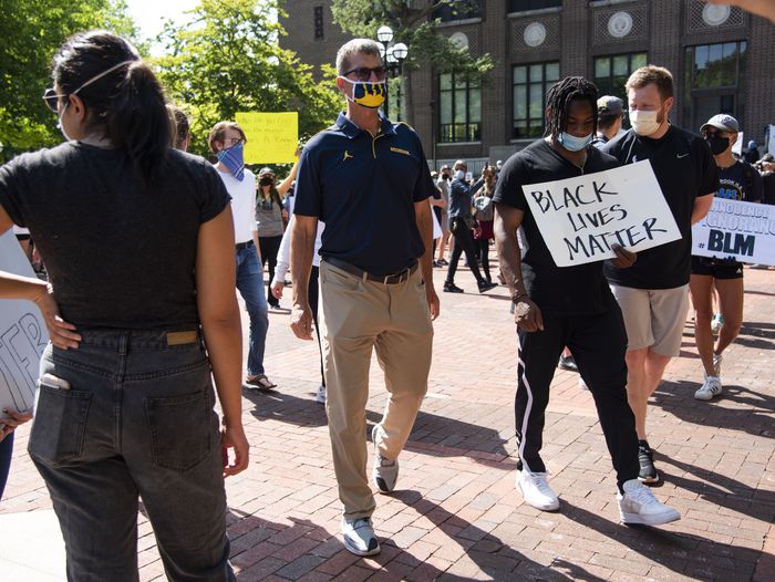 Aaron McMann | MLive.com (@aaronmcmann) on Twitter photo Jim Harbaugh, sporting a maize and blue mask, took part in an anti-police brutality march in Ann Arbor this morning.
(Story by @samgododge/ photo by <a href="/jenna_kieser/">Jenna Kieser</a>)
mlive.com/news/ann-arbor… Jim Harbaugh, sporting a maize and blue mask, took part in an anti-police brutality march in Ann Arbor this morning.
(Story by @samgododge/ photo by <a href="/jenna_kieser/">Jenna Kieser</a>)
mlive.com/news/ann-arbor…