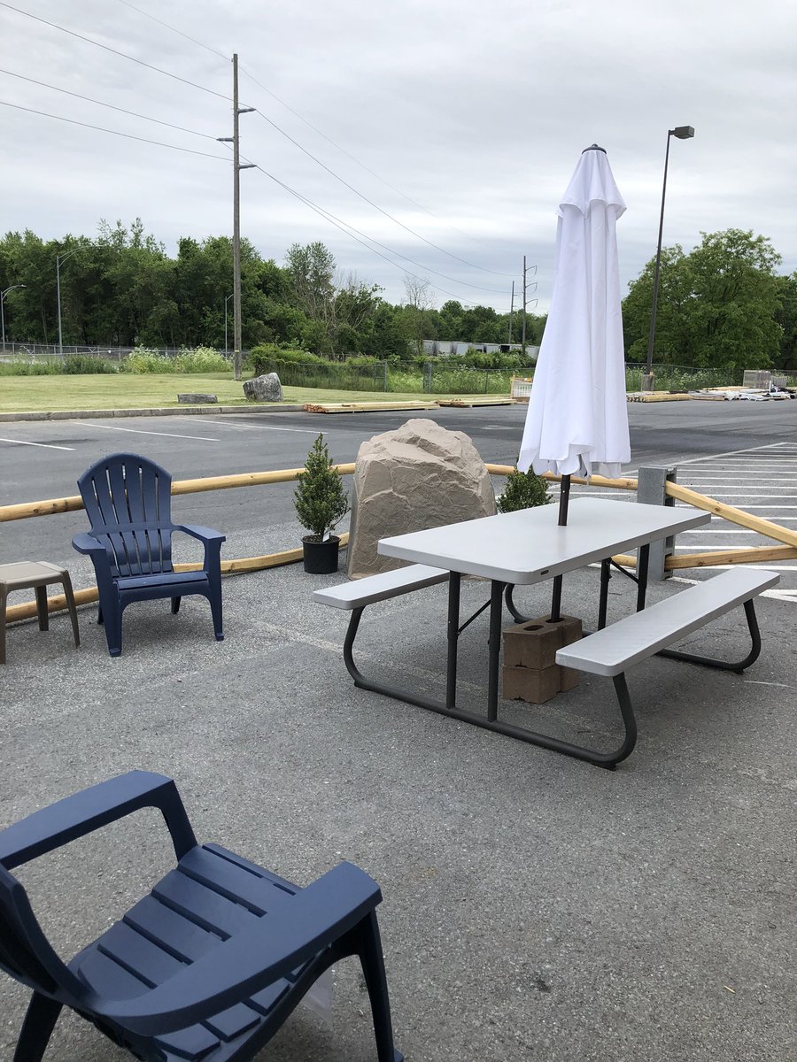 Enjoying the weather in our lovely outdoor break room ! #4120🧡#picnicforone