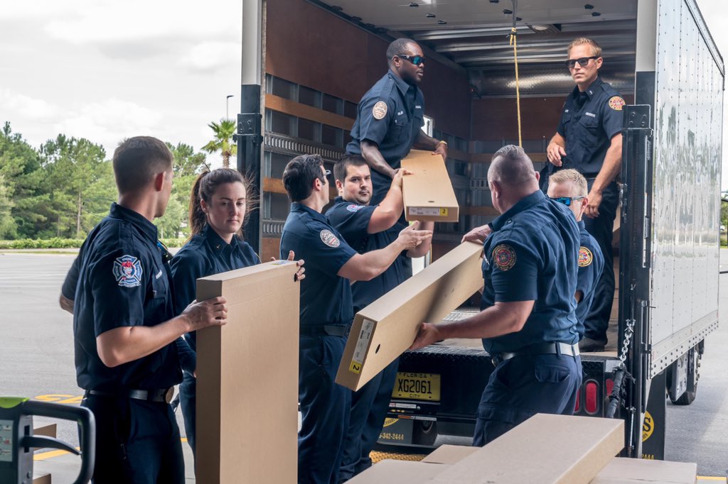 THEJFRD's tweet image. Big THANK YOU to @IKEAUSA and their generous 40 bed donation to our local firefighters during their COVID Relief Donation... some of our crews will sleep a little better while away from their families thanks to you.... @CityofJax