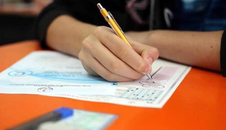 YKS ve LGS tarihinin koronavirüs nedeniyle ertelenmesi için verilen önerge AK Parti ve MHP oylarıyla reddedildi.