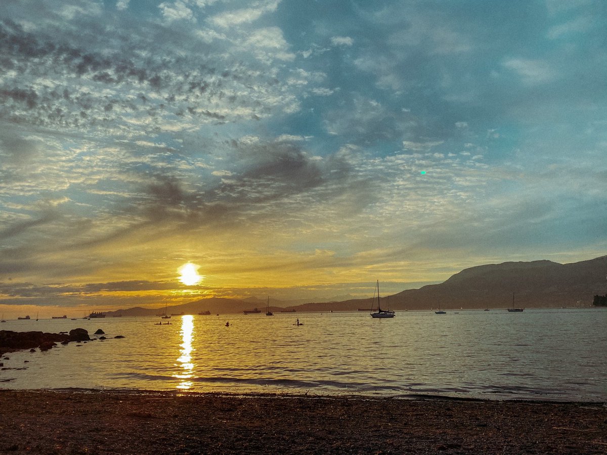 This #TravelTuesday I’m highlighting my home city of #Vancouver. We have such gorgeous sunsets at our beaches ☀️ #greatescapepublishing #travelblogger #StayLocal