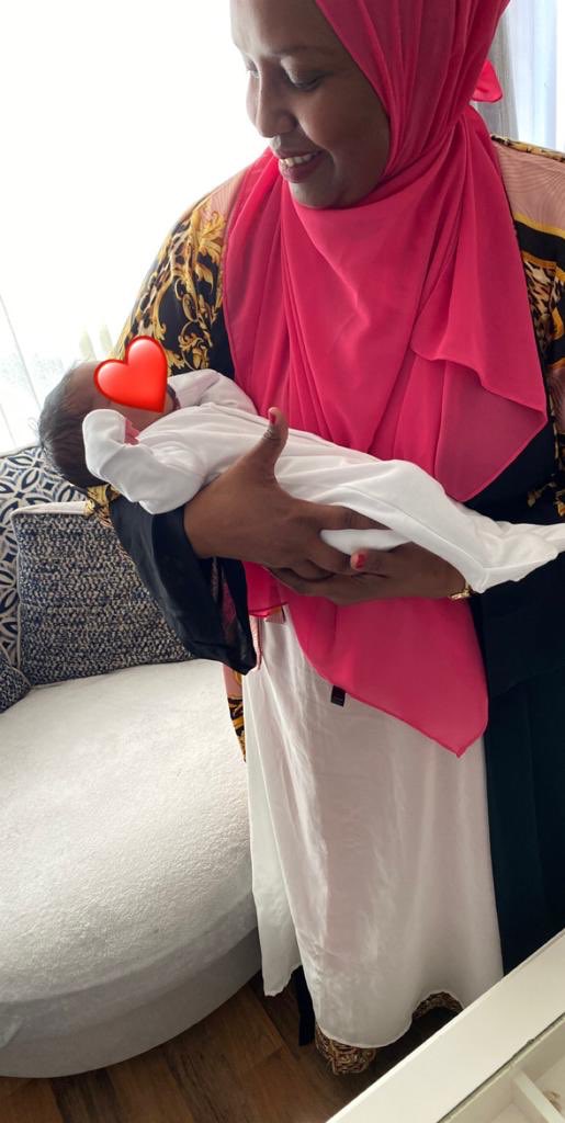 Curadkeeyga ayaa curtay! Waa darajo la gaaro iyo mansab aan sannooyin sugaayey. (sawirka).
Aniga iyo Ayuub, intiinii ii soo hambalyeeysayna, waa mahadsan tihiin, alxamdulillaah.
#AyeeyoAmina