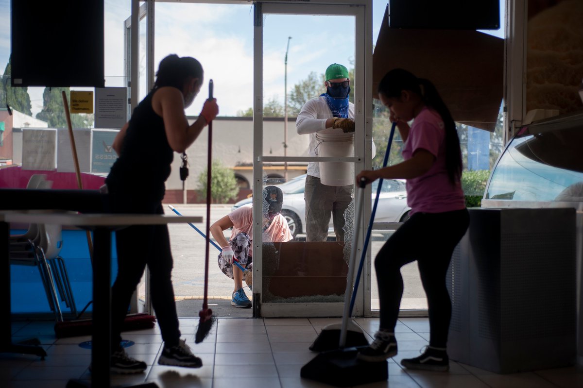 LongBeachCity's tweet photo. We've seen a massive community effort to cleanup #LongBeach. Thank you to the volunteers &amp; city workers who continue to step up to serve our neighborhoods.

This is the spirit of resilience. This is the spirit of Long Beach. #LBstrong💙 https://t.co/j1BjIHcgLv