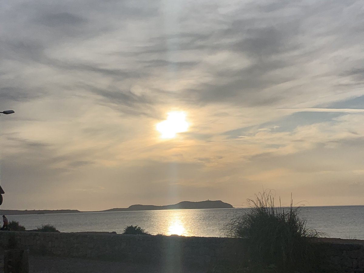 FannyTurRiera's tweet photo. Ja em perdonareu 
#BonVespre #solpost #saConillera #SantJosepdesaTalaia #Eivissawapa @JosepCatt @Andreucarles @Torresmartorell @IsidorMari @francescrotger @pepcalabona @jomaesbi1968 @ManelViver @moltniga @mercetxu @MarianEivissa @amadeucorbera @neusanch @mgirbaug @carmegarciasu https://t.co/A1p0x9AzBA
