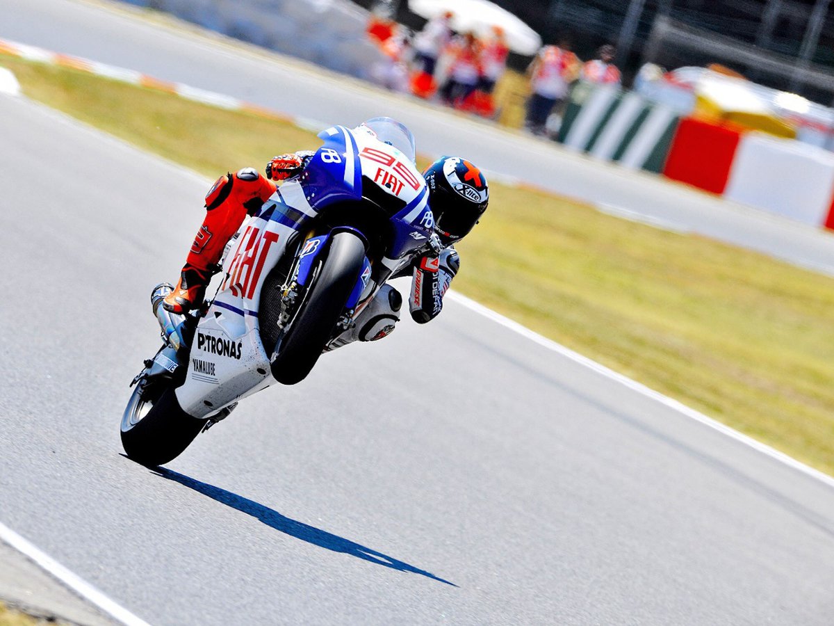 MotoGP's tweet photo. Happy #WheelieWednesday from the #VirtualBritishGP 🎮 winner @lorenzo99 😎

#MotoGP 🏁 https://t.co/mU4RQPhPWg