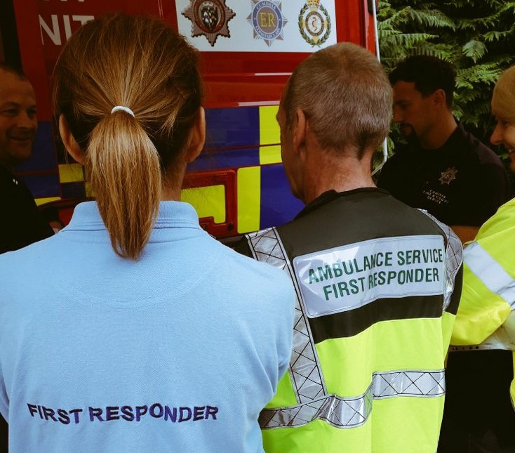 cardiacsmart's tweet photo. A huge nod and a massive thank you to all our @NWAmbulance volunteers during #NationalVolunteersWeek 

We have almost 900 #CommunityFirstResponders across the North West who respond to patients in their own time. 👏

Want to get involved or find out more? 
https://t.co/EaY9u3pq5H https://t.co/8CNP7GtbK8