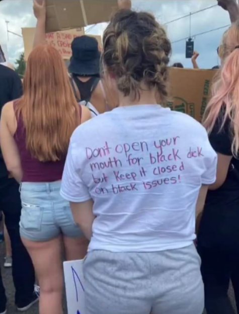 SunshineForOne's tweet image. That Hoodrat Becky is on the front line 🤣🤣🤣 Real Shit!