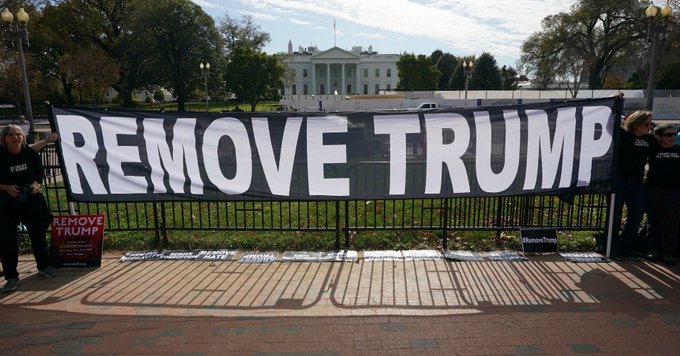 LawOfficeDept's tweet photo. @NanaB_2010 @brianstelter Need more
#JuneThirteenth
Weekly protests calling for dt be removed
Act local; Post global
Film act of protest &amp; post to sm
No need for big or fancy
Just be counted
Don't be the sm acct w/o a demand post
Be creative https://t.co/Go1UQXEzPI