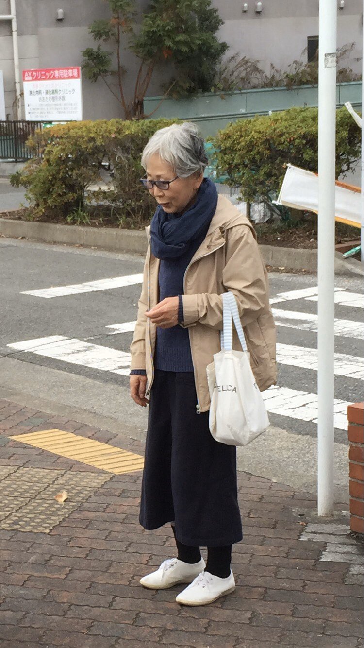 母を探しています 横須賀市 5 28夕方に横須賀市林交差点付近が最後です 手ぶらで 全体的に青っぽい服装です 帽子はなし メガネ掛けてます 靴は黄色です しっかり歩けて 受け答えも出来ます 横須賀警察署 046 2 母を探しています 横須賀市 5 28夕方に横須賀市林交差点付近が最後です 手ぶらで 全体的に青っぽい服装です 帽子はなし メガネ掛けてます 靴は黄色です しっかり歩けて 受け答えも出来ます 横須賀警察署 046 2