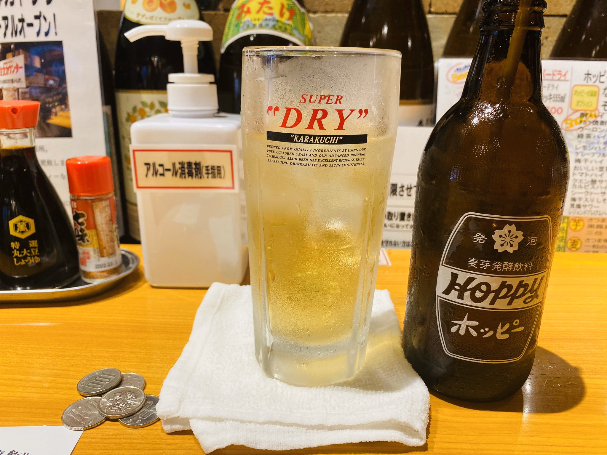 せんべろnet 上野 カドクラさん 支払いシステムが注文カウンターでの自動釣銭機支払いにリニューアルされていたり 混雑時は人数制限を設けられていたり 各テーブルにはアルコール消毒液が設置されていたり サクっと安心して飲めたよ せんべろnet 上野 カドクラさん 支払いシステムが注文カウンターでの自動釣銭機支払いにリニューアルされていたり 混雑時は人数制限を設けられていたり 各テーブルにはアルコール消毒液が設置されていたり サクっと安心して飲めたよ