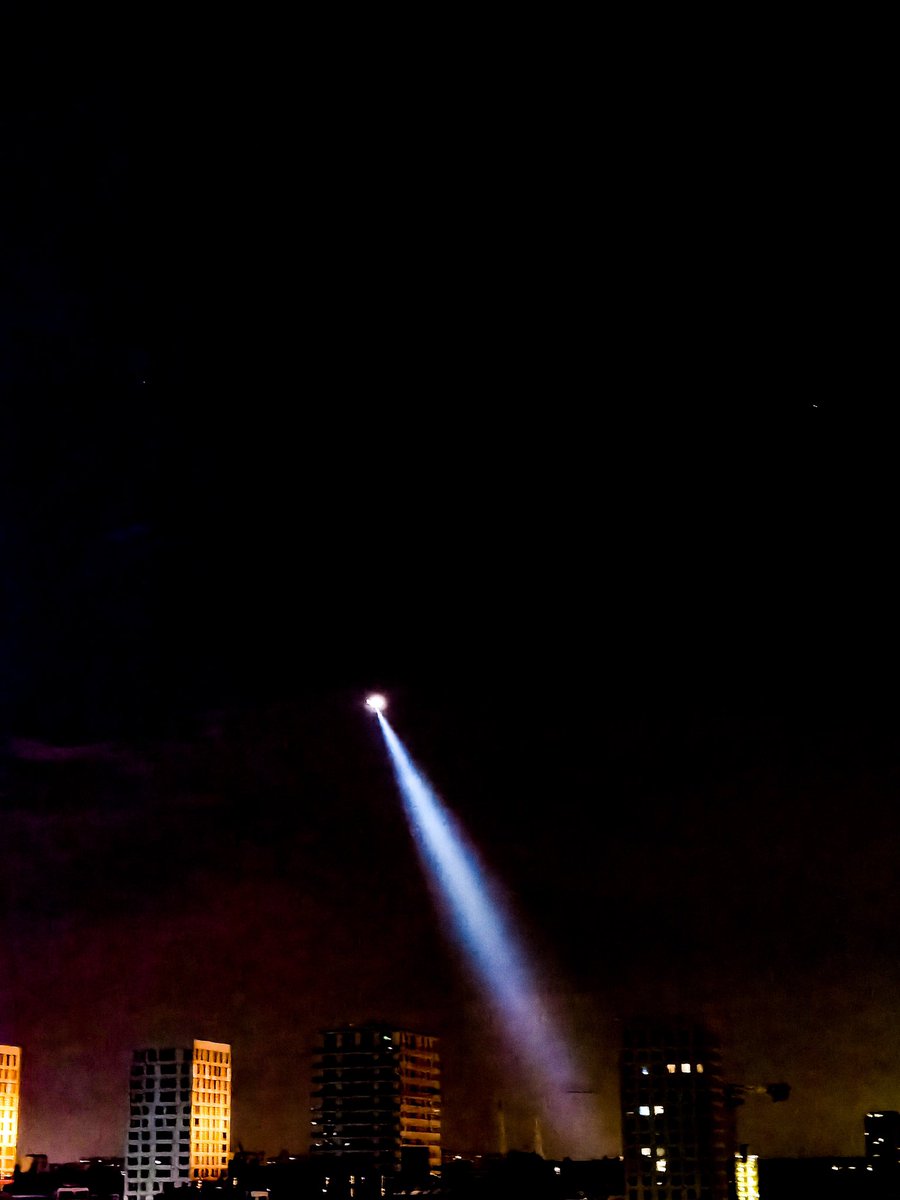 So what’s going on in Antwerp? Helicopters in the sky, sirens and boats on the river 🤔 #antwerpen