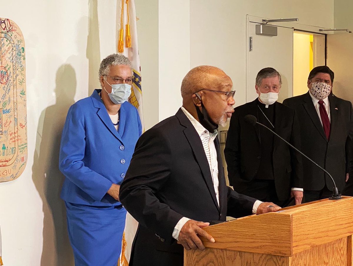 GovPritzker's tweet photo. I do not pretend to know the pain that’s experienced by Black America. 

As we look for a way forward and to reform our laws and justice system, the leadership here and across the state is so important.

Community activism and peaceful organizing and faith must help show the way. https://t.co/4pv2lwsxmc