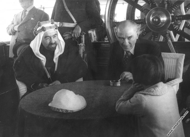 baskomutankemal's tweet photo. Mustafa Kemal Atatürk Ürdün Kralı Abdullah ile Ertuğrul Yatı’nda. (05.06.1937) https://t.co/bhXov9k1OR