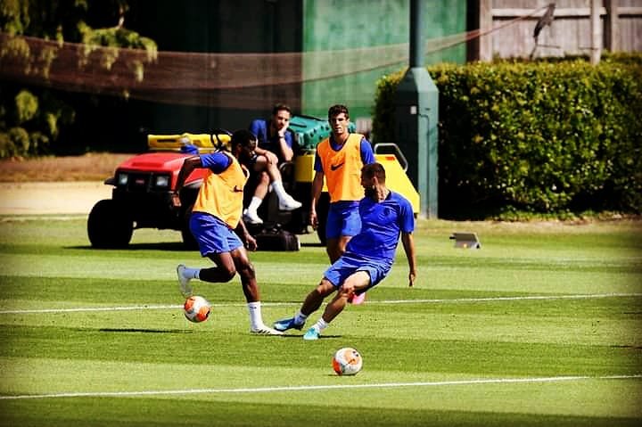Manutd9ja_'s tweet photo. Meanwhile, Chelsea Begin Work Hard as Time no dey at all. 💪
#pmip #cfc #chelsea #BlackLivesMatter https://t.co/jn8a6sQ68a