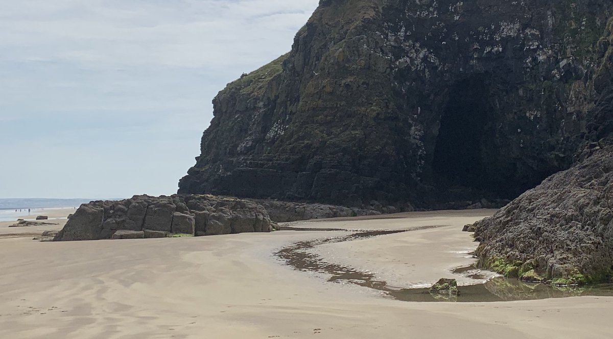 NikkiPicken's tweet photo. Pigeon Cave in #castlerock then and now @andyjkillen @rockryan_76 @JohnTurleyMW @bertmackay1 @ILoveNorthCoast @VisitCauseway #lovewhereyoulive https://t.co/Ce5CJbix1I