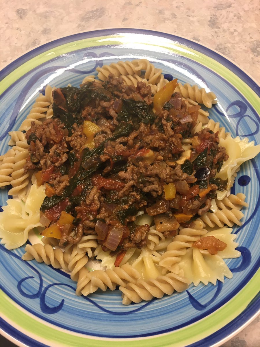 KathyBeavenRD's tweet image. Tonight’s tea pasta bolognaise with wholemeal pasta, spinach, mushrooms, pepper, onion. Absolutely delish and that concludes my #dietchallenge for the day.  Over the day I have aimed for a dietary fibre intake of 30g per day. I think I got there.  @DCHFT_Dietitian