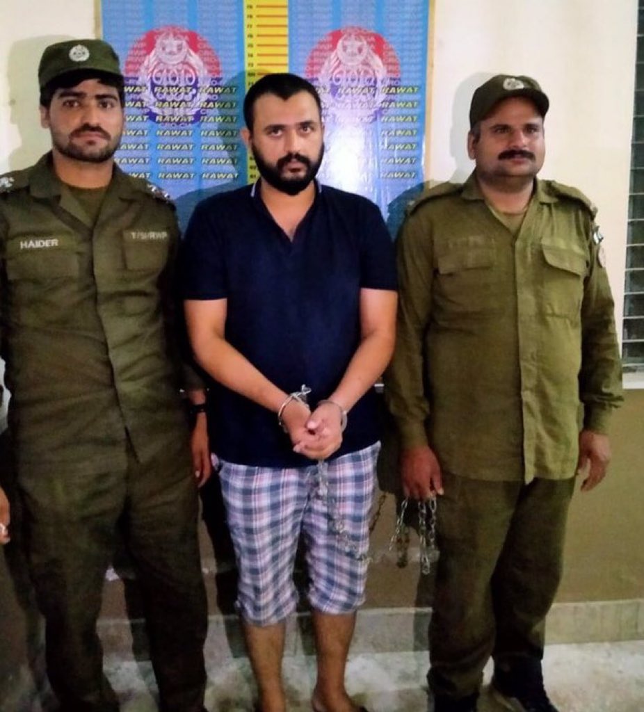 syedaliraxashah's tweet photo. This monster killed an eight year old child just becoz she mistakenly let some parrots go...i dont expect anything from this corrupt system which stands on rate lagao mujrim bachao...Allah to dekh raha hai #JusticeForZohraShah #justiceforzohra https://t.co/MxbosGCtI8