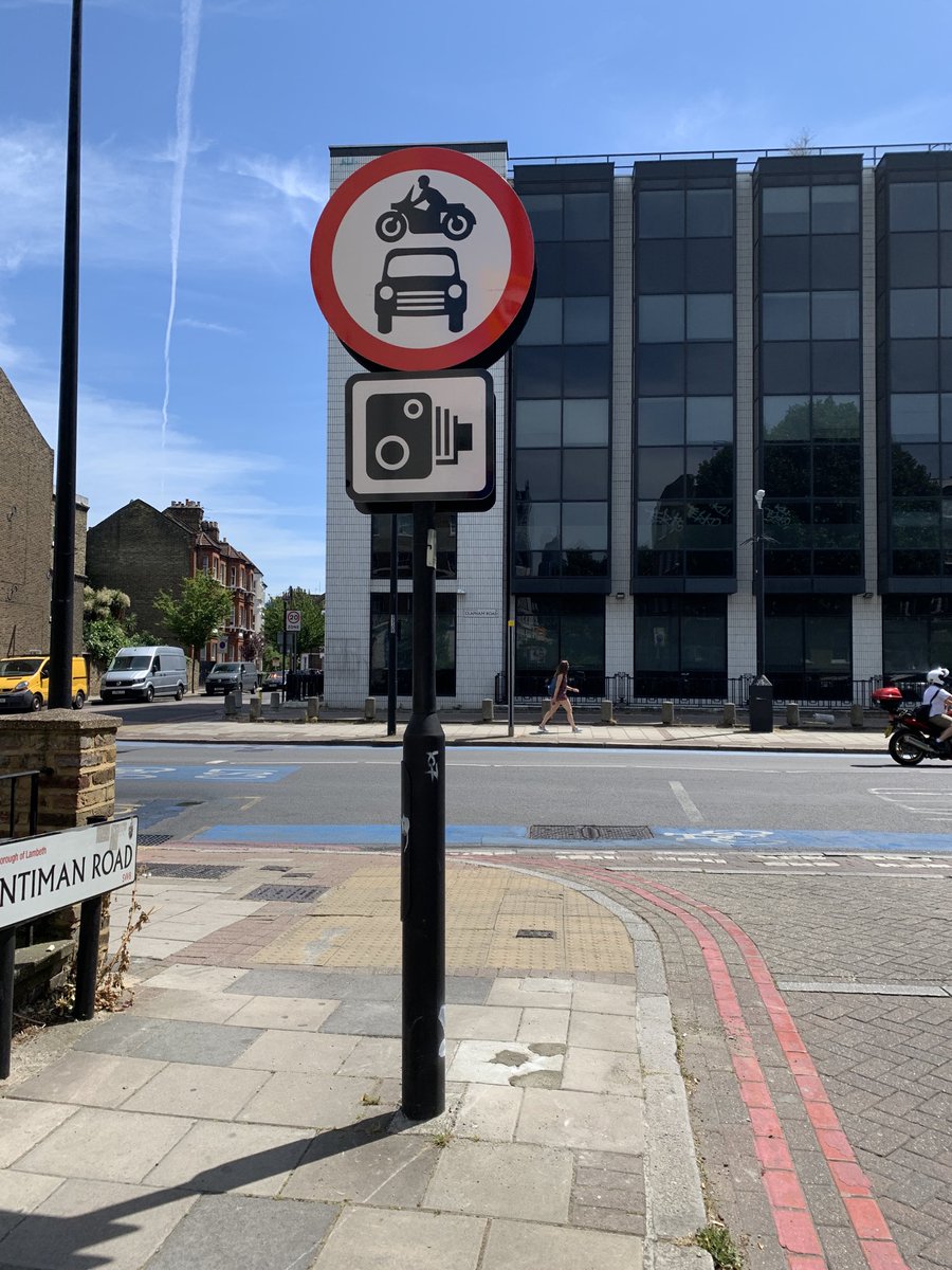 And so begins our Low Traffic Neighbourhood. Thanks ⁦<a href="/clairekholland/">Claire Holland</a>⁩ and well done for fighting ⁦@citycyclists⁩ ⁦<a href="/SaveOvalStreets/">SaveOvalStreets</a>⁩ #ovaltriangleltn