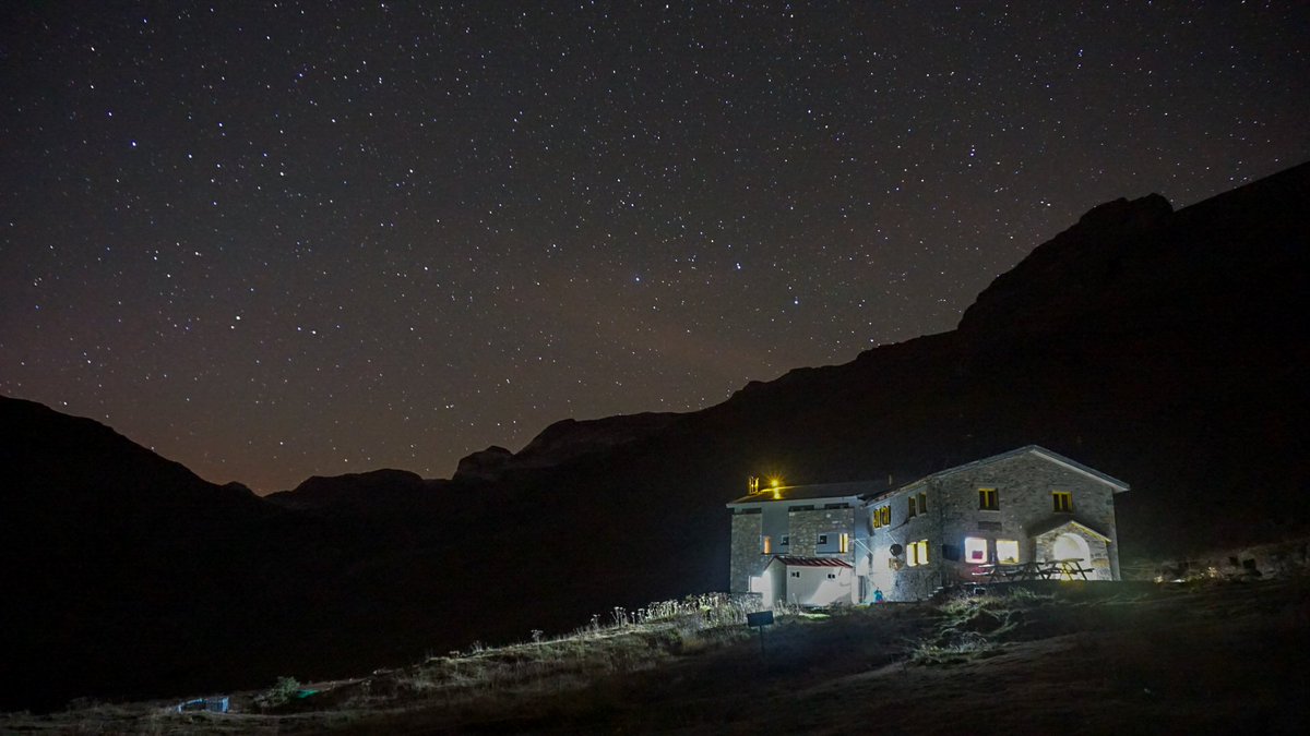mikelnogui's tweet photo. #GanasDeRefugio Visitar #Goriz es algo imprescindible. Hotel de mil estrellas. Octubre 2017. https://t.co/IOCpabuiBt