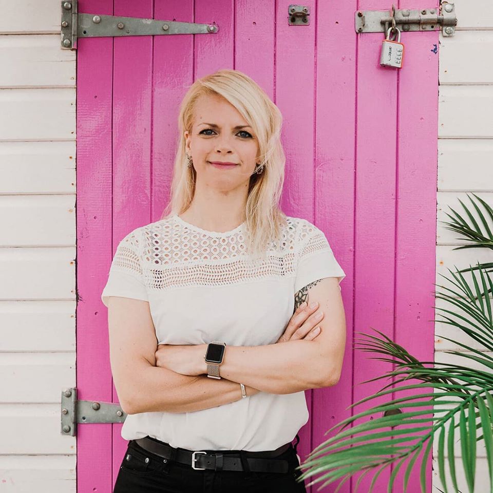Devon_Interiors's tweet photo. The co-founder of Devon Interiors, Leanne heads up the team at Devon Interiors with Kate. Her wealth of experience in the design industry has quite rightly given her the title of 'The Wise' here at #teamDI... Check out more on her bio; https://t.co/1glAIaqcLG โ๏ธ๐ด
#7daysofdevon https://t.co/VdbmglAtVp