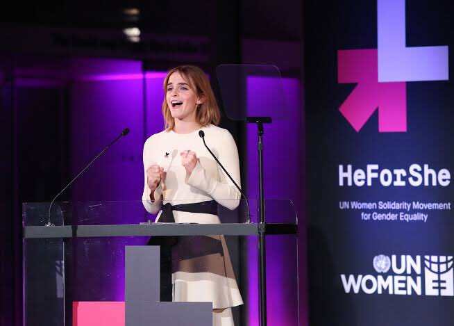 YariDork's tweet photo. Emma Watson 

⚫️Embajadora de He For She: iniciativa que aboga por la implicación de los hombres en la lucha por la igualdad de género
⚫️Realiza "Book Fairies" para difundir obras escritas por mujeres.
⚫️Lanzó 9 becas para mujeres global para la juventud "One Young World" https://t.co/JdWZLRnrid