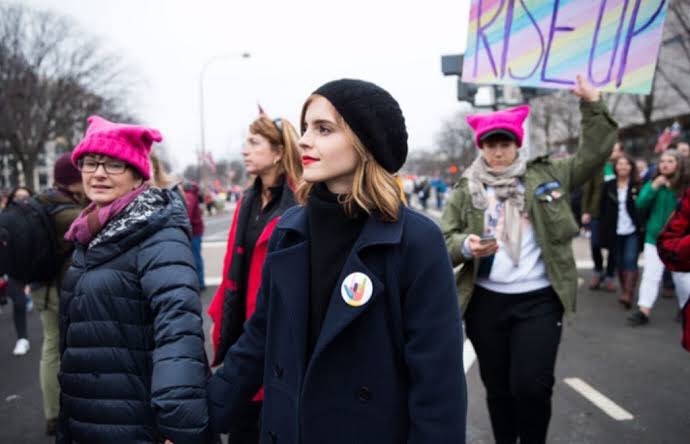 YariDork's tweet photo. ⚫️ Emma Watson también es filántropa. Fiel defensora de la ecología, trabaja con la firma People Tree
⚫️ Acaba de donar un millón de libras a un fondo contra el acoso sexual
⚫️ Embajadora de CAMFED, que promueve la educación de las niñas de África. https://t.co/i9O64zf5oA