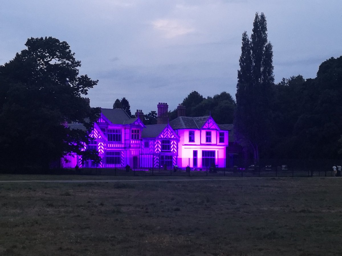 intouchwyth's tweet image. More pics of @WythenshaweHall, lit up this evening in solidarity @ManCityCouncil #Wythenshawe