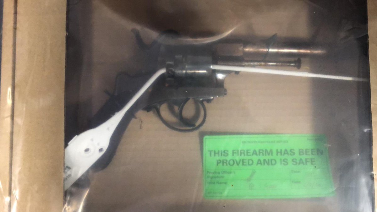 MPSNewham's tweet image. NTT South together with NTT North and NE Gangs have executed search warrants across the E6 area today. A loaded firearm, a large quantity of cash, drugs and knives recovered. Several suspects arrested for a multitude of offences.