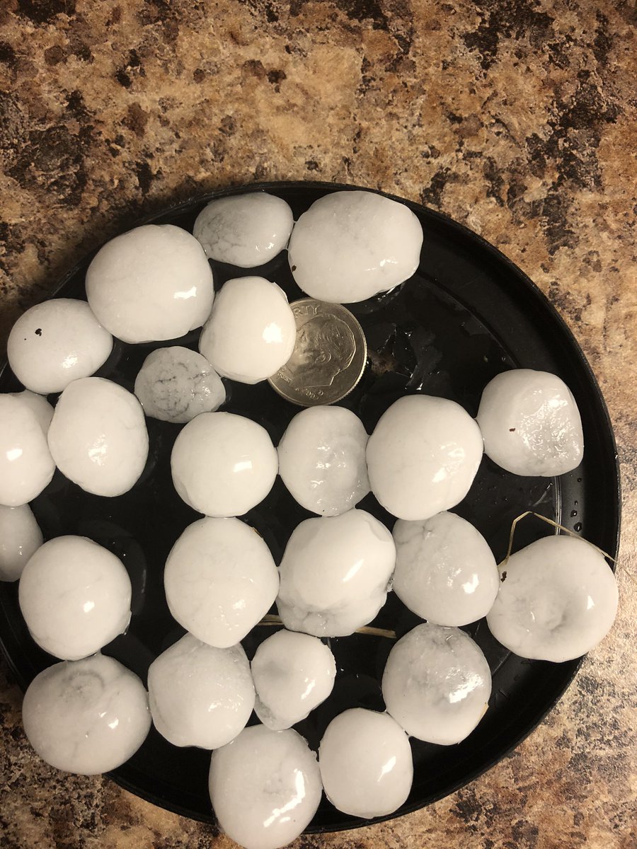 ljptweets's tweet photo. @NWSTwinCities dime to nickel sized hail in southern Elk River MN at 4:05 https://t.co/lR8FSOAhXa