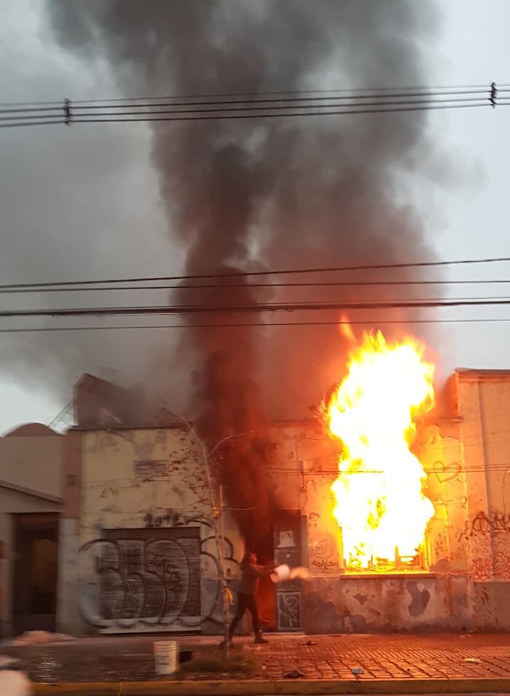 🔴AHORA - CBS trabaja para controlar #emergencia en Sierra Bella y Maule. #EmergenciasCBS