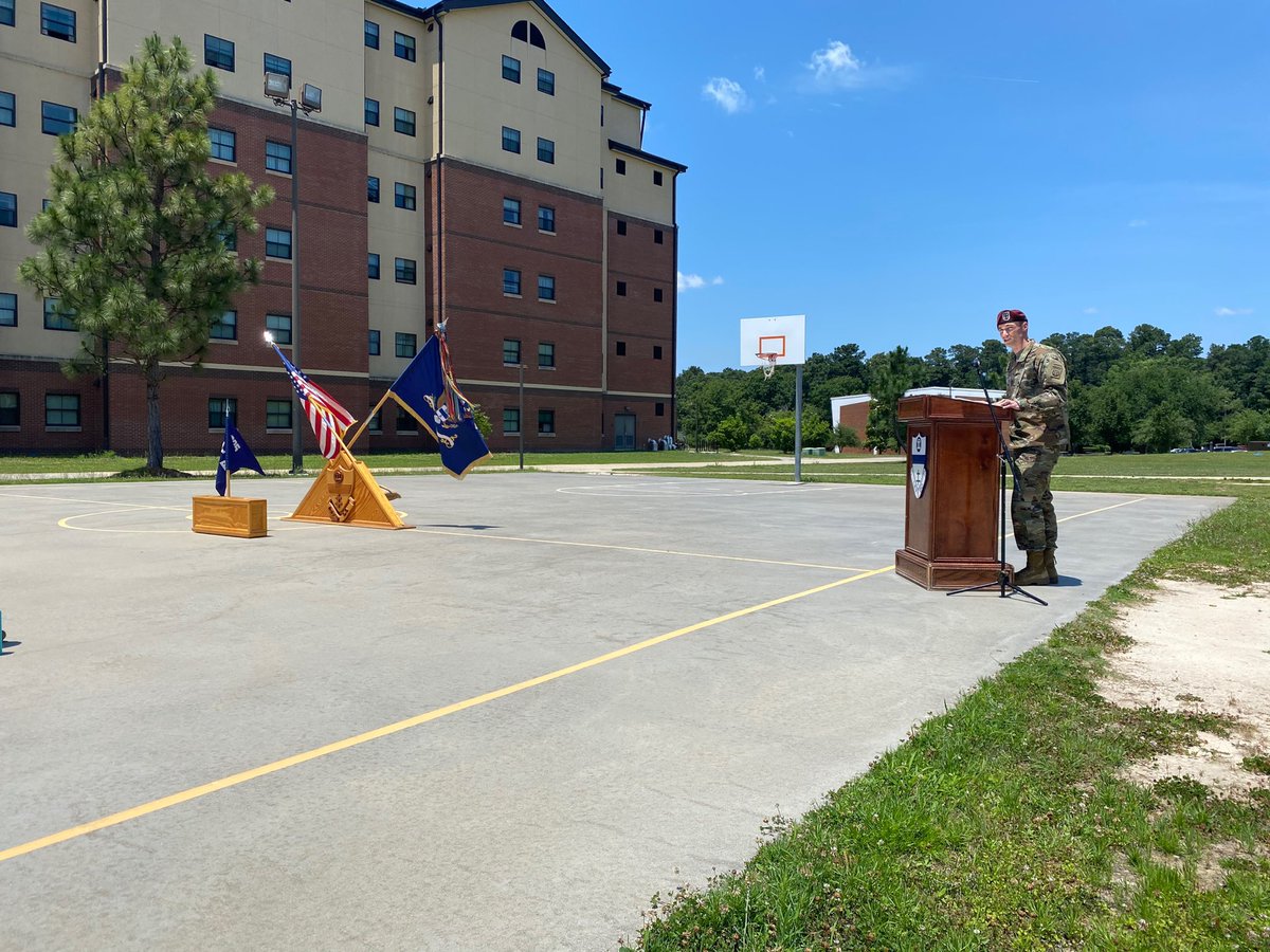 Bravo_1_325AIR's tweet photo. 82 degrees and sunny during the ceremony—an awesome Airborne day to farewell an outstanding Commander of Bandit Company. @jacobs_brian82, thank you for your service and commitment to our paratroopers and families. You’ll be missed and good luck! @1_325thAIR @1stBN_325thCDR https://t.co/qocwh51Uav