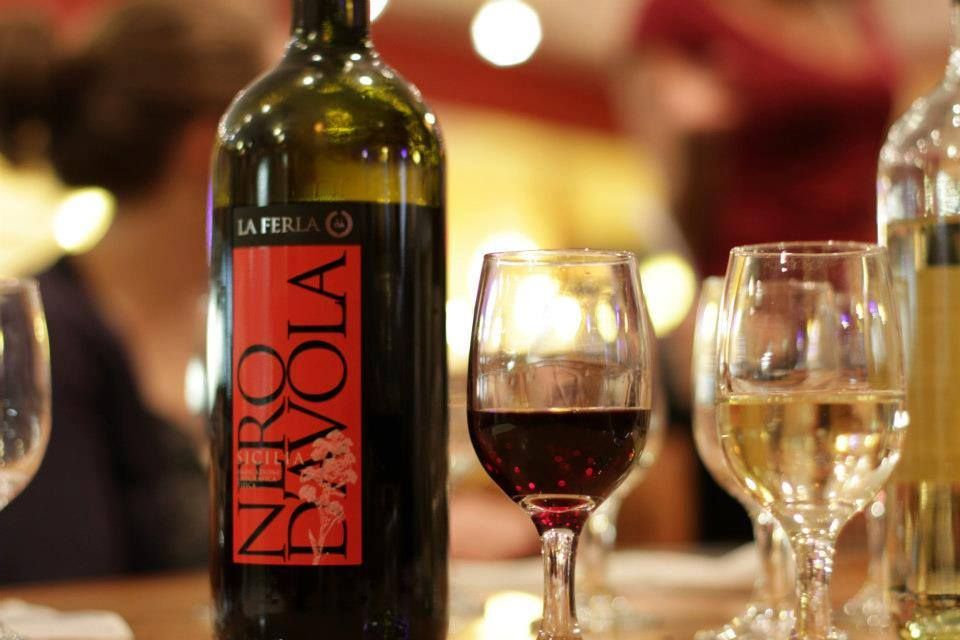 Warmer days are calling for some cold beer, or delicious Italian wine 🍻 🥂 Our wine is only $15 per bottle, and can be added to any order for curbside pick-up or delivery! #Delivery is available 3-8 pm. 

View the full drink menu here: buff.ly/2KHUiSG

#Winelovers