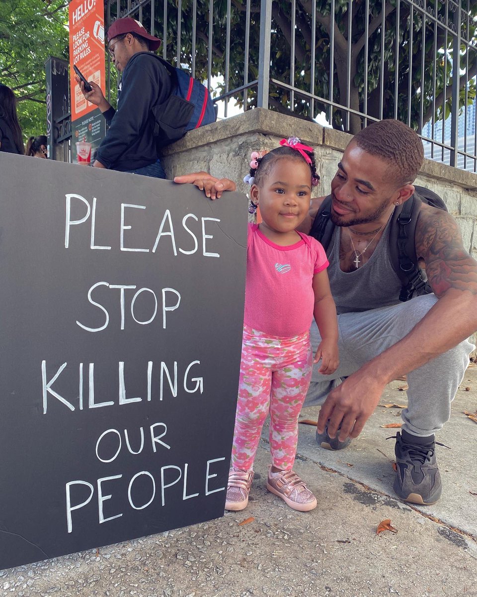 Foreverdre404's tweet photo. I’m raising a black Queen how could I not let her be apart of history 💕 https://t.co/nngj5A2XWR