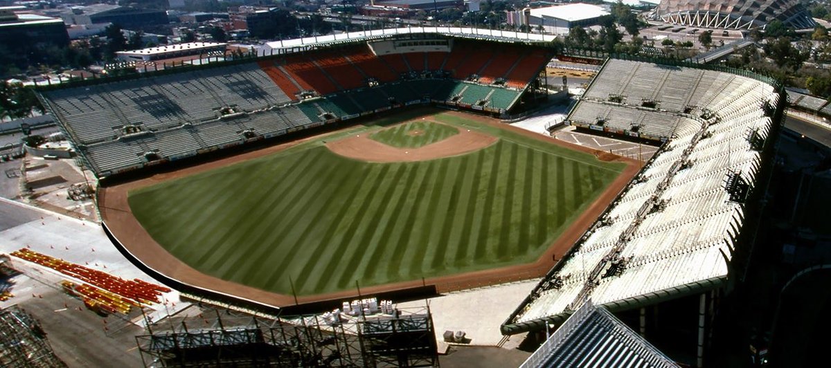 CAFERNANDEZR's tweet photo. #EsTiempoDeBeisbol y hace 20 años se inauguró el Foro Sol como estadio de beisbol, fue casa de los @tigresqroficial por dos años y 14 de los @DiablosRojosMX Escenario que sirvió para que los escarlatas nunca salieran #CDMX ¿Qué recuerdas más del Infierno Solar? https://t.co/7dTHXHFcK6
