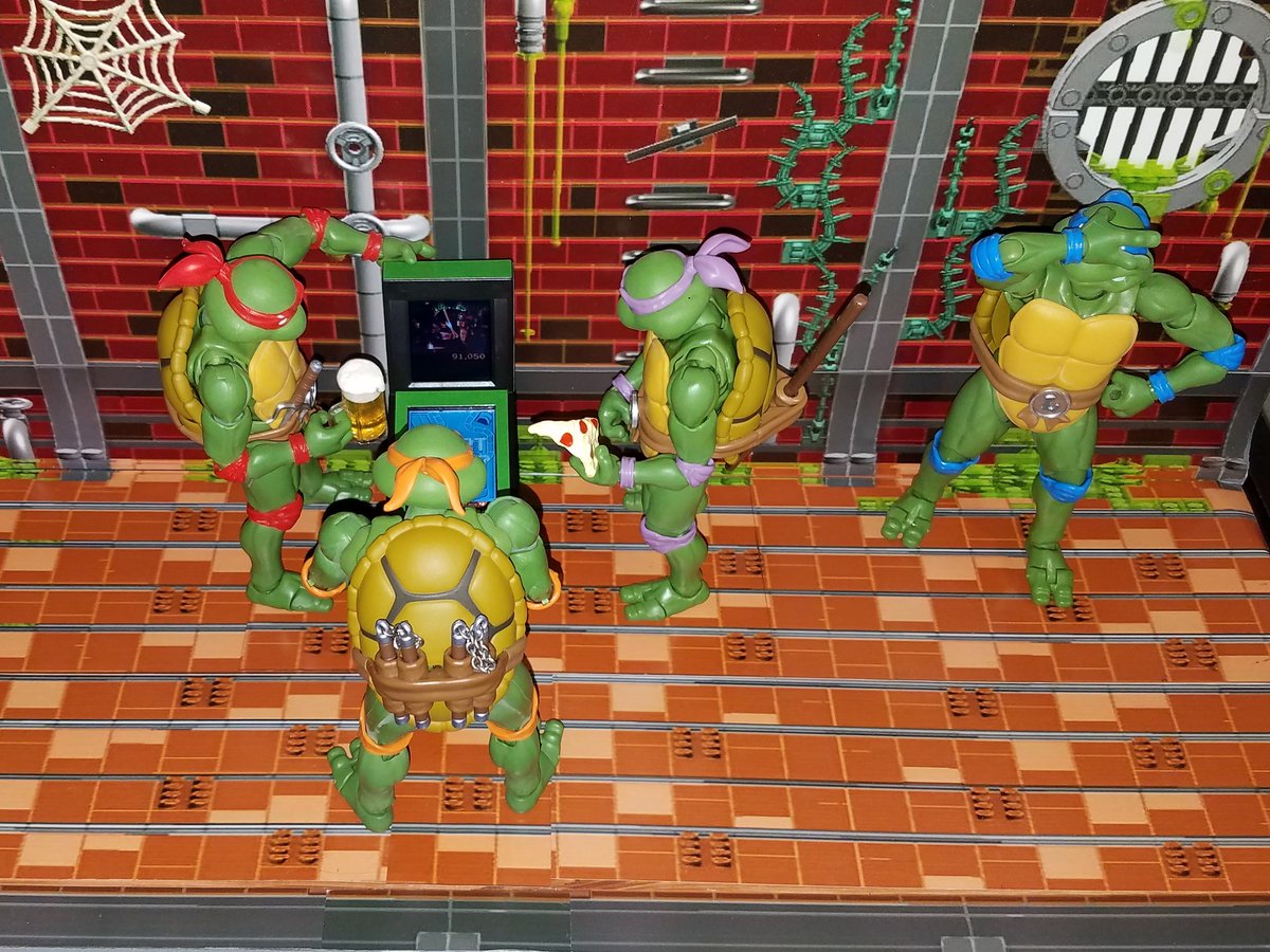 AddictedHe's tweet photo. Here's Michelangelo's new toy that he got off Amazon. It looks like the boys are having fun but Leonardo is upset because he thinks the guys should be training. Lol!๐ #BoardwalkArcade #ElectronicPinball #TMNT #HerosInAHalfShell #TurtlePower https://t.co/pMu891Pv6Y
