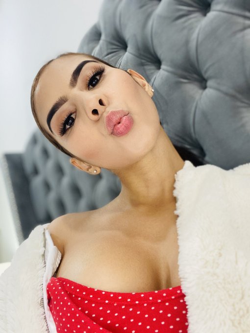 Hola Twitter 😘 https://t.co/Y9bMAQtd1G