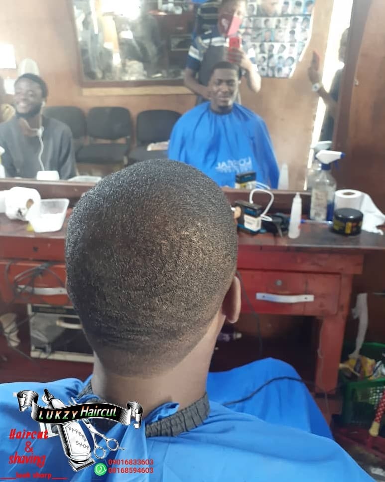 ILukzy's tweet photo. A happy hour with j_wonder
#lukzyhaircut 
#lukzyhaircutshop 
#youdeysharp 
#sharp
#justiceforAda
#whyididntreport 
#BlackLivesMatter 
#GeorgeFloyd 
#SayNoToRapist https://t.co/A7C1PyYDOL