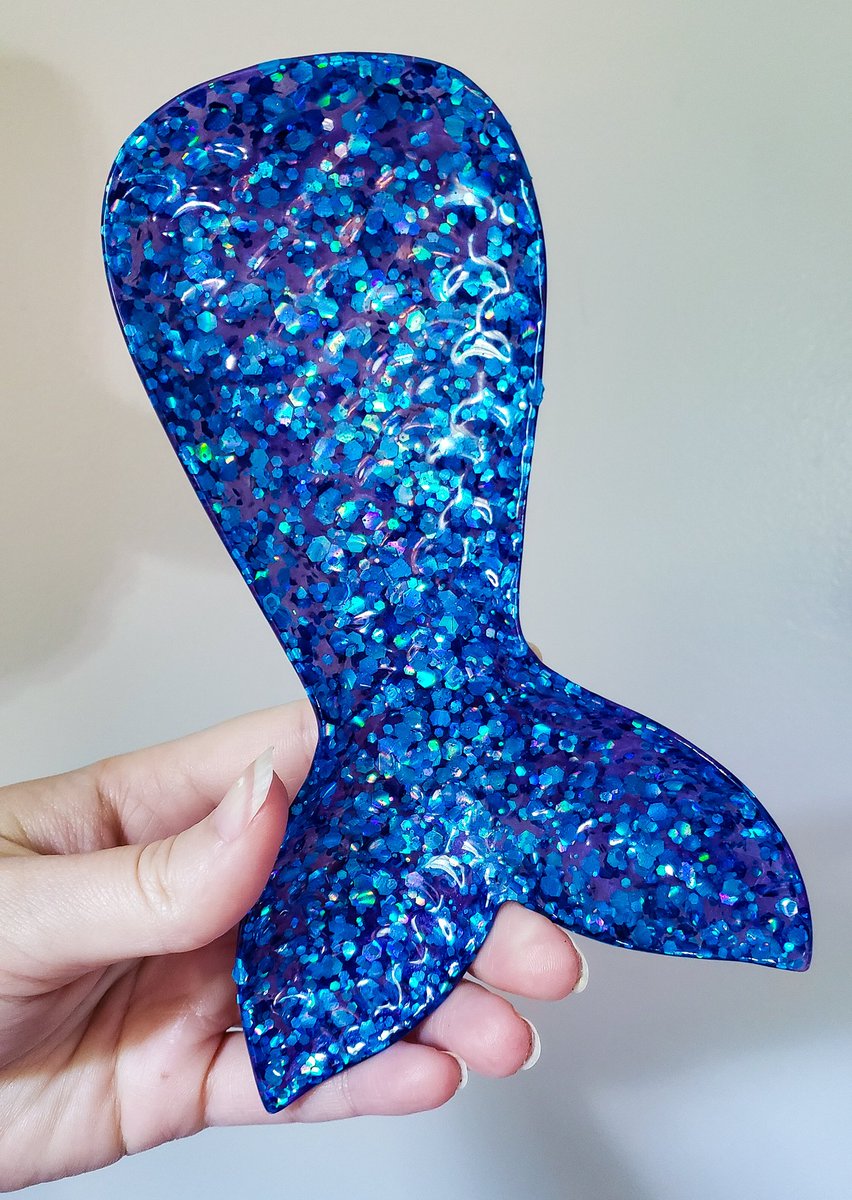 MermaidArtful's tweet photo. Mermaid Tail Jewelry/Trinket dishes are up on my shop go take a look..
https://t.co/xrOZXaCtpE
•White with silver Holographic glitter
•Blue with silver Holographic glitter, blue/green glitter, and dark blue Holographic glitter 
•Purple with dark blue Holographic glitter https://t.co/wDYXWRaMfb