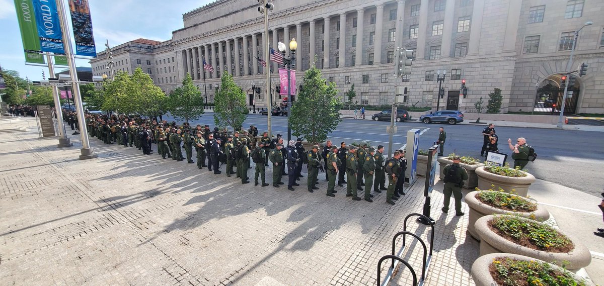 CBPMarkMorgan's tweet image. .@CBP personnel have deployed again tonight to the National Capital Region to assist law enforcement and prevent violence. It is my sincere hope that tonight’s protests remain peaceful and without incident.