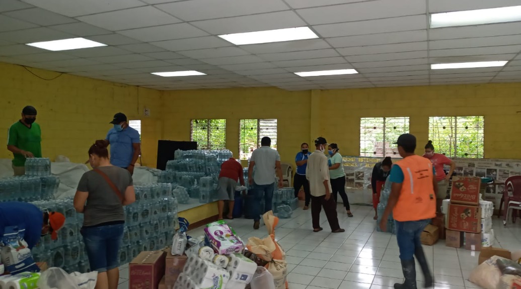 acudesbal's tweet photo. @CEL_ElSalvador Agradecimientos  al Lic. Daniel Álvarez Presidente de La CEL y al Lic. Alexander Zamora Gte. de Responsabilidad Social por su rápida respuesta a nuestra solicitud de apoyo a los albergues Temporales  y por el compromiso de apoyar a las familias del Bajo Lempa. https://t.co/nC1Q3h8OxD