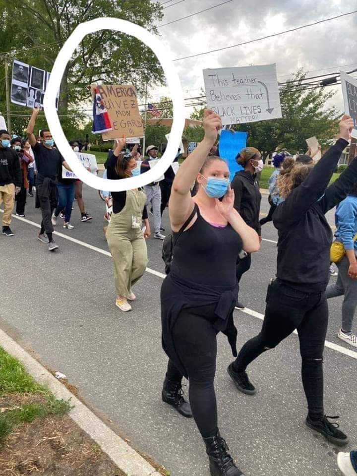 Stanleylucas01's tweet photo. Nan manifestastyon kapfèt USA gen #Haitien ki respekte prensip demokratik, lalwa e revandike pasifikman. Ou jwen tou chimè ki nan boule e kraze. Gade Ayisien pasifik ki di America #SuivezMonRegard #WapKonnJoj Gade tou chimè kap kraze machinn lapolis. Kraze pabon pou kominote a. https://t.co/JtEUp5HjiO