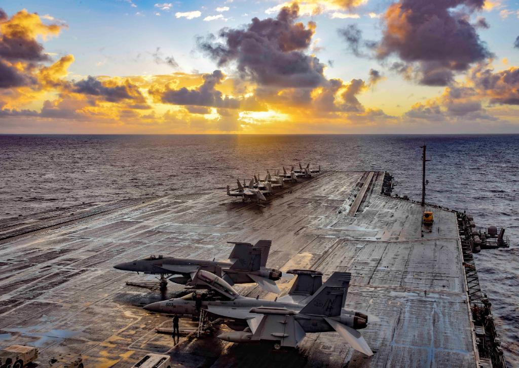 #USNavy photos of the day: #USSGeraldRFord weapons training, a Sailor observes #USSHarrySTruman #FltOps, #USSNormandy and #USNSMedgarEvers conduct a replenishment-at-sea and #USSTheodoreRoosevelt transits the Philippine Sea. ⬇️ info & download ⬇️: navy.mil/viewPhoto.asp?