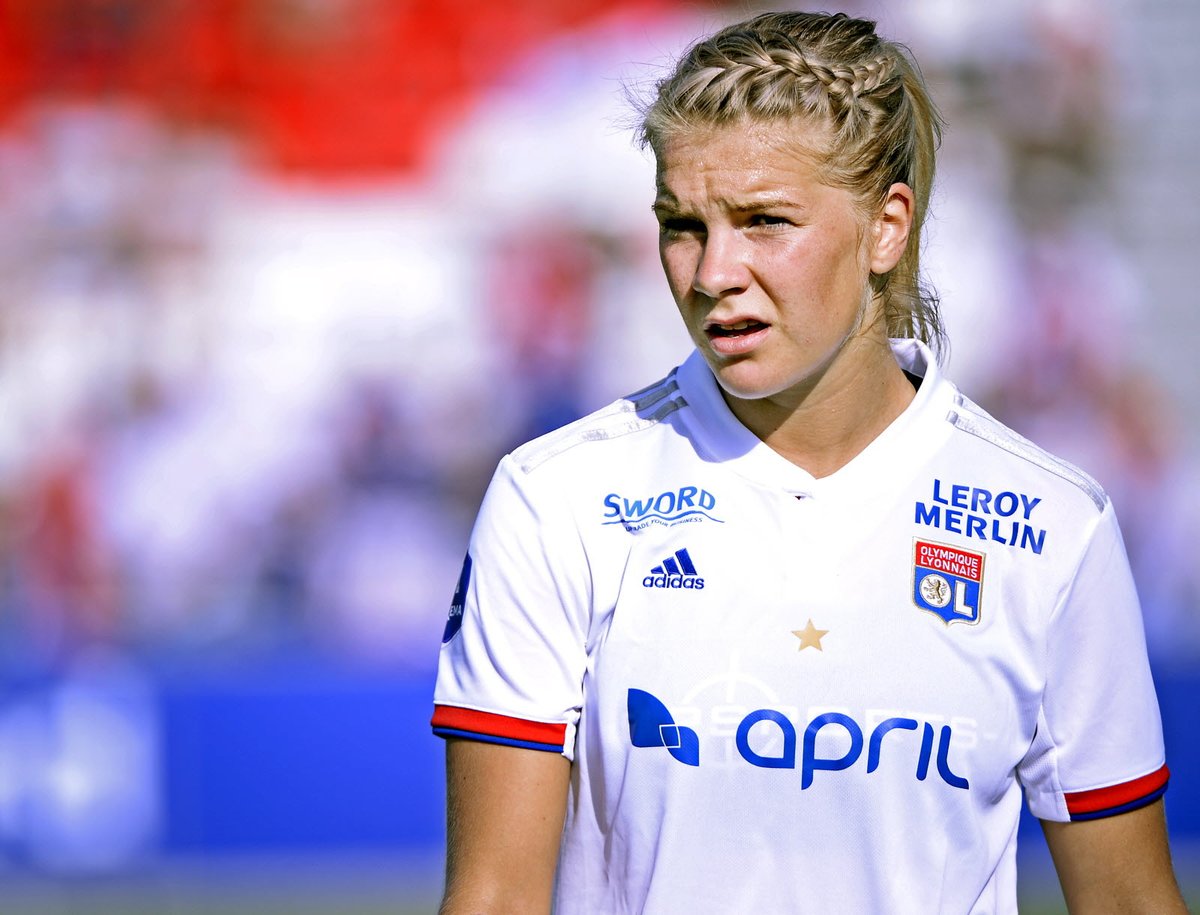 Who is the best forward ? 🤔🙈

RT for Alex Morgan
Fav for Ada Hegerberg