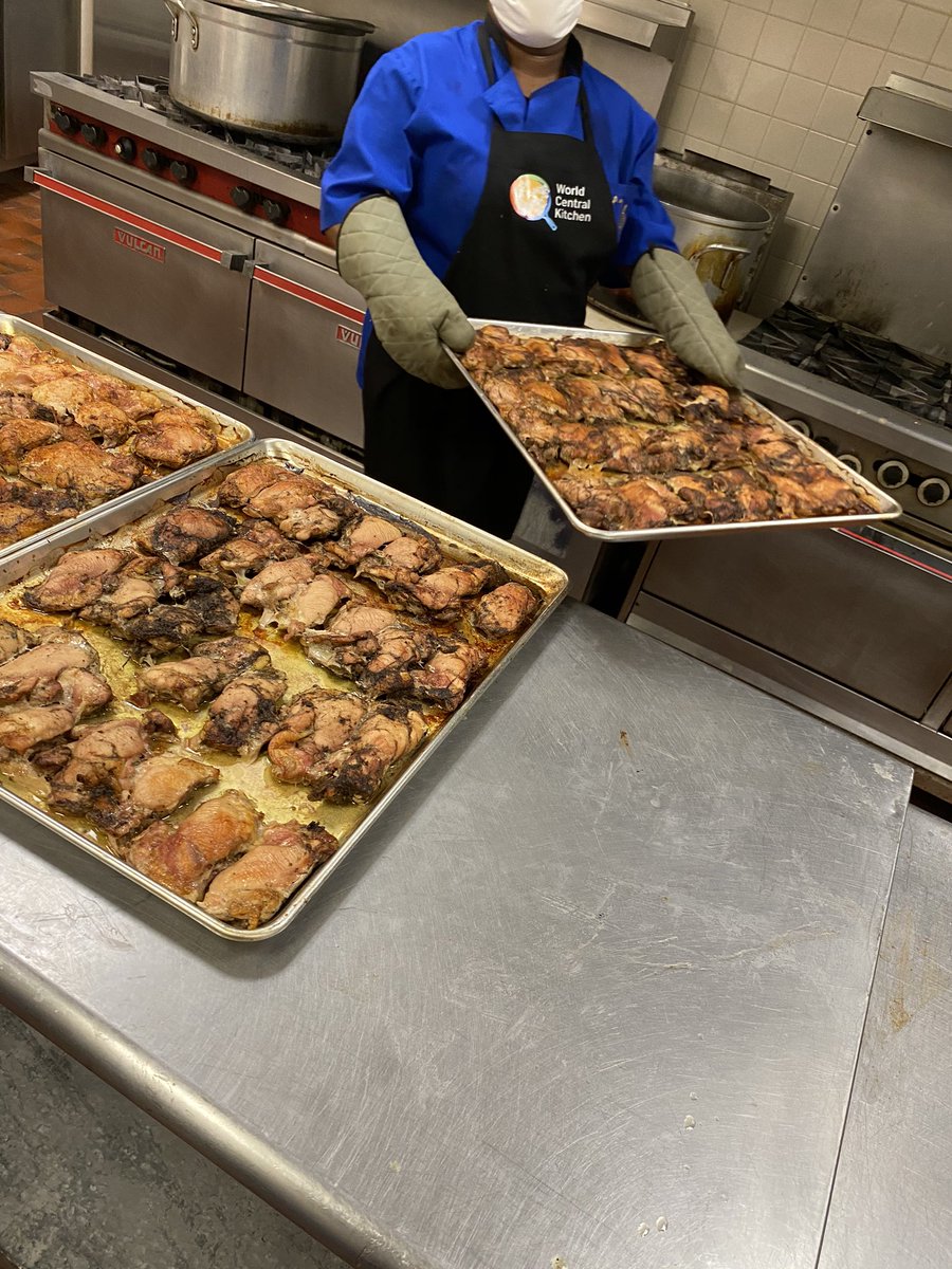 AmeerNatson's tweet photo. It’s safe to say our first day at @freshchefonline preparing 2,500 meals to serve our community in partnership with @WCKitchen @chefjoseandres was a smash! A Jerked Chicken Salad w/ Buttermilk Ranch Dressing + Penne Pasta w/ a Cajun Bolognese sauce w/ Sauteed Green Beans! 🤤 https://t.co/MoaKvhf6CR