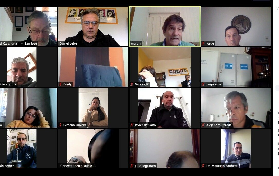 Participamos hoy plenario virtual de <a href="/CIDDEPORTE/">CIDDEPORTES</a> junto a directores de deporte de todo el país, avanzando en la vuelta de la práctica deportiva, en su fase 1 actividad individual al aire libre. <a href="/UyDeporte/">Secretaría Nacional del Deporte</a> <a href="/cintendentesuy/">Congreso de Intendentes</a> @ProfDanielLeite <a href="/MLaventureO/">Martin Laventure</a> <a href="/Sebabauza61/">Sebastián Bauzá</a> <a href="/JoseLuisBringa/">Jose Luis Bringa</a>