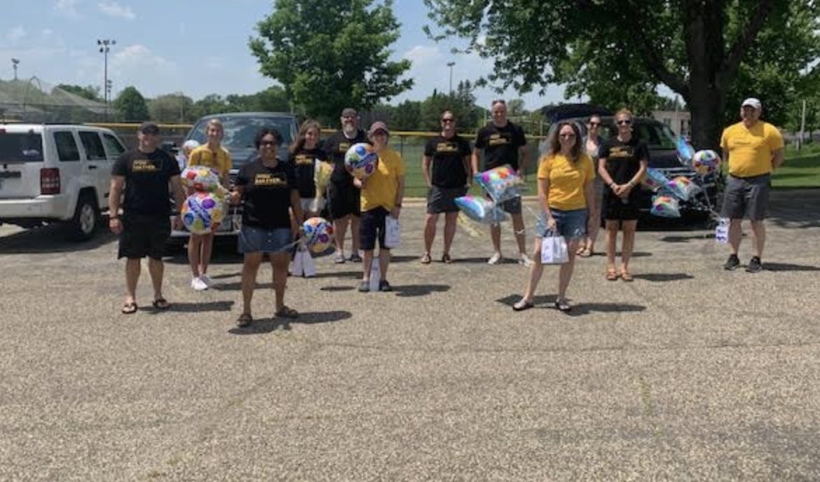 VVMfalcons's tweet photo. Special shout out to our 8th graders on receiving their special awards today! The deliveries meant so much to our awesome 8th grade teachers too as they loved seeing you! #falconpride #Youmatter https://t.co/SWJnBgUskC
