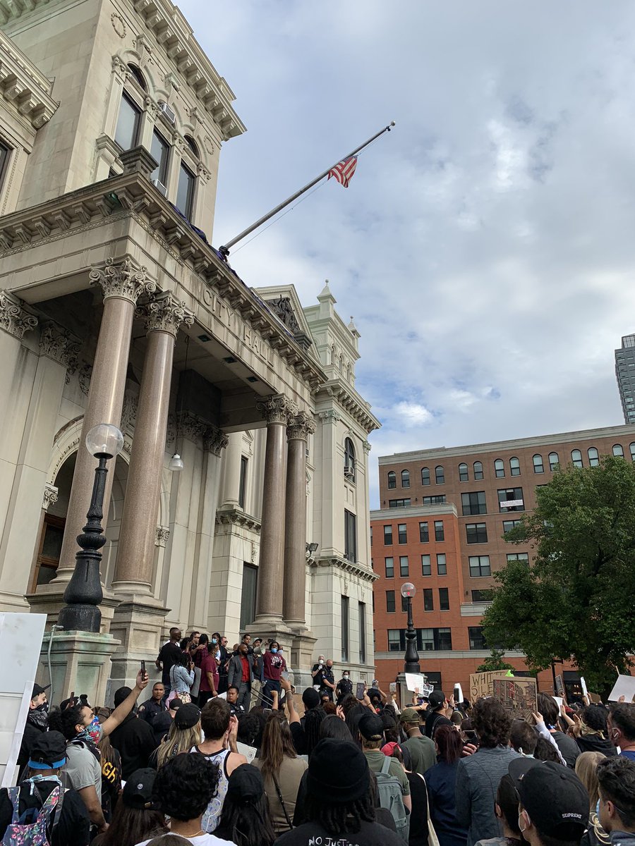 BenPincus's tweet photo. My wife and I joined a protest today and I want to tell you what I saw...

Peaceful interaction, call for reform, even an officer taking a knee with protesters. 

What I did not see? Violence or calls for it. None. Only thing this group want is change, acceptance, and equality. https://t.co/pQtkau57S6