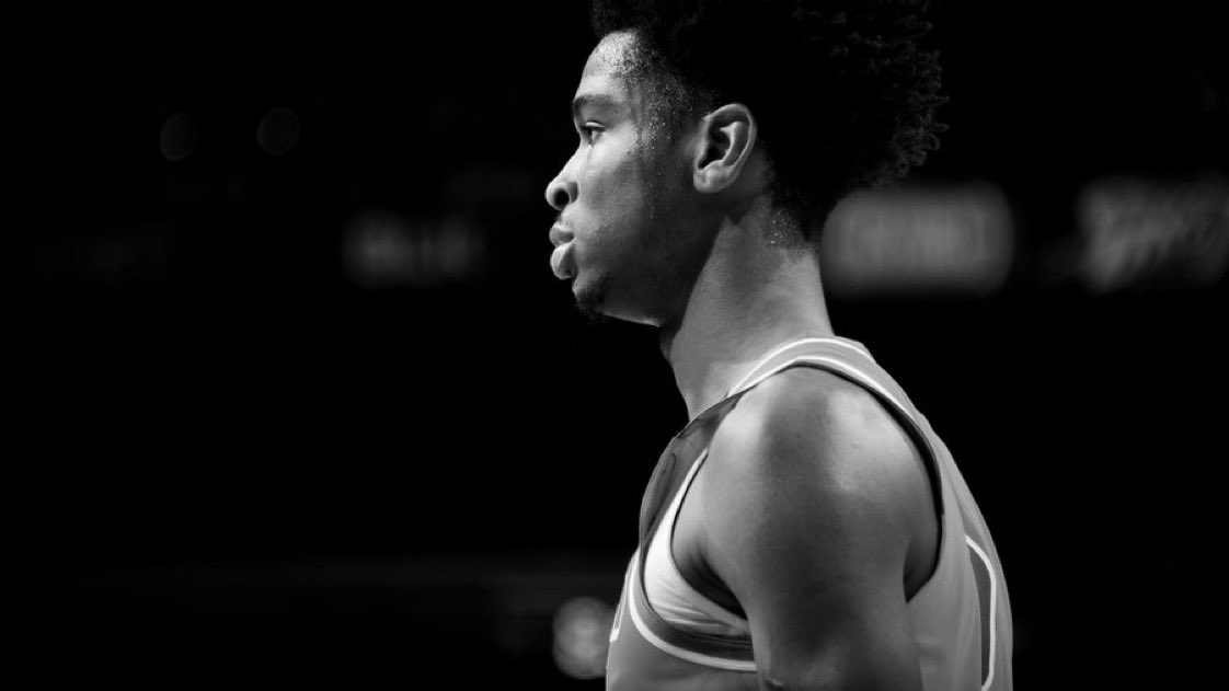 fantasyfounders's tweet photo. Shai Gilgeous-Alexander is currently in his 2nd season in the NBA. 

He averages: 
19.3 PPG
6.1 RPG
3.3 APG

What season will he become an all star? https://t.co/eksQZfnmj4