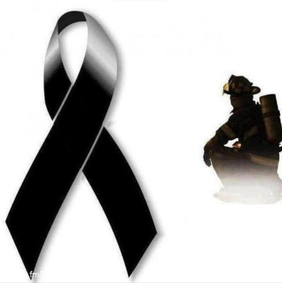 PPTenel13's tweet image. Dos bomberos hoy se levantaron, alistaron el uniforme, ese gastado por el sol, frío y lluvia, se despidieron de su familia, sin saber que esa sería la última vez que lo harían.

SON HEROES.

Ariel Gaston Vazquez.
Maximiliano Firma Paz.

Viven de pie en el pedestal de la gloria.