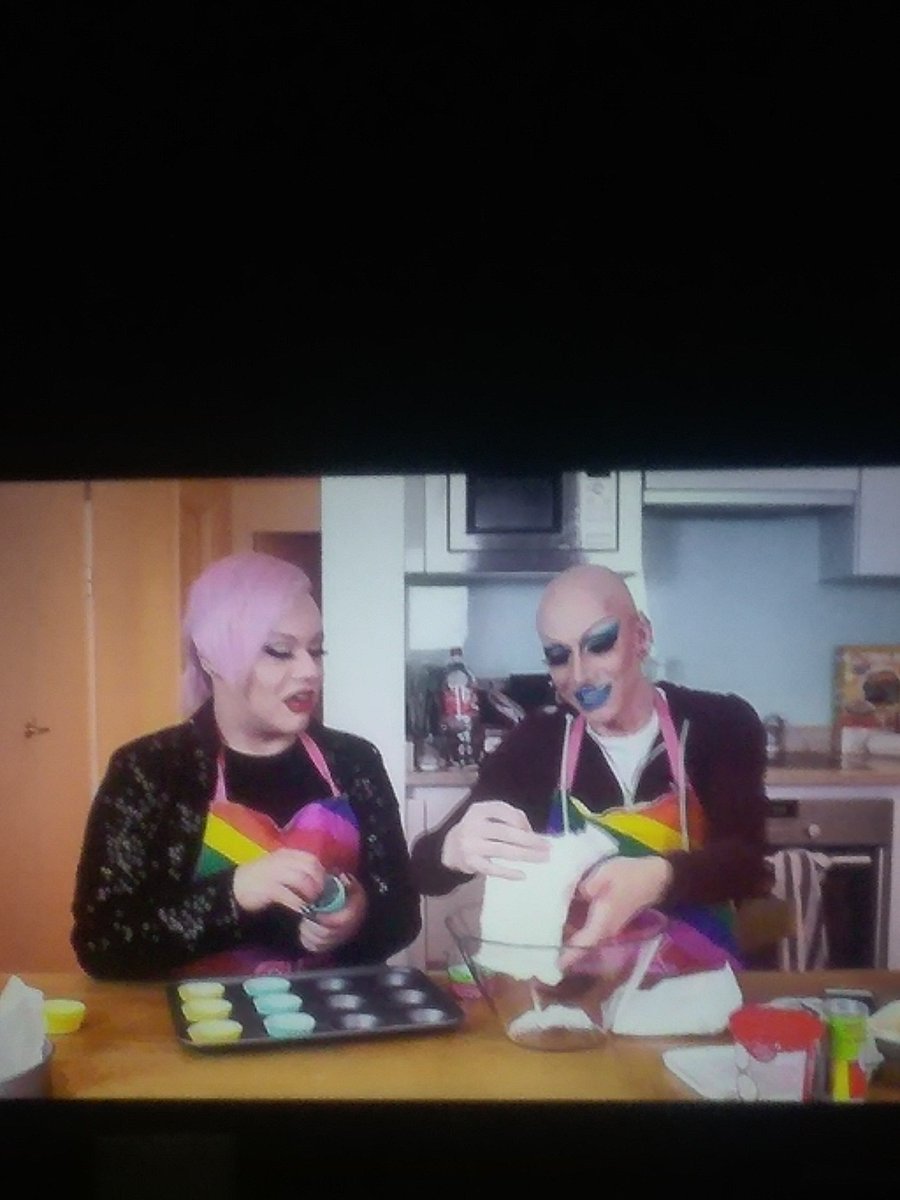AshtonBaats's tweet photo. Watching @ElectraSnow and @RolyUnGashaa cooking #QueerCooking #PrideMonth https://t.co/IsoYvsnJ9D